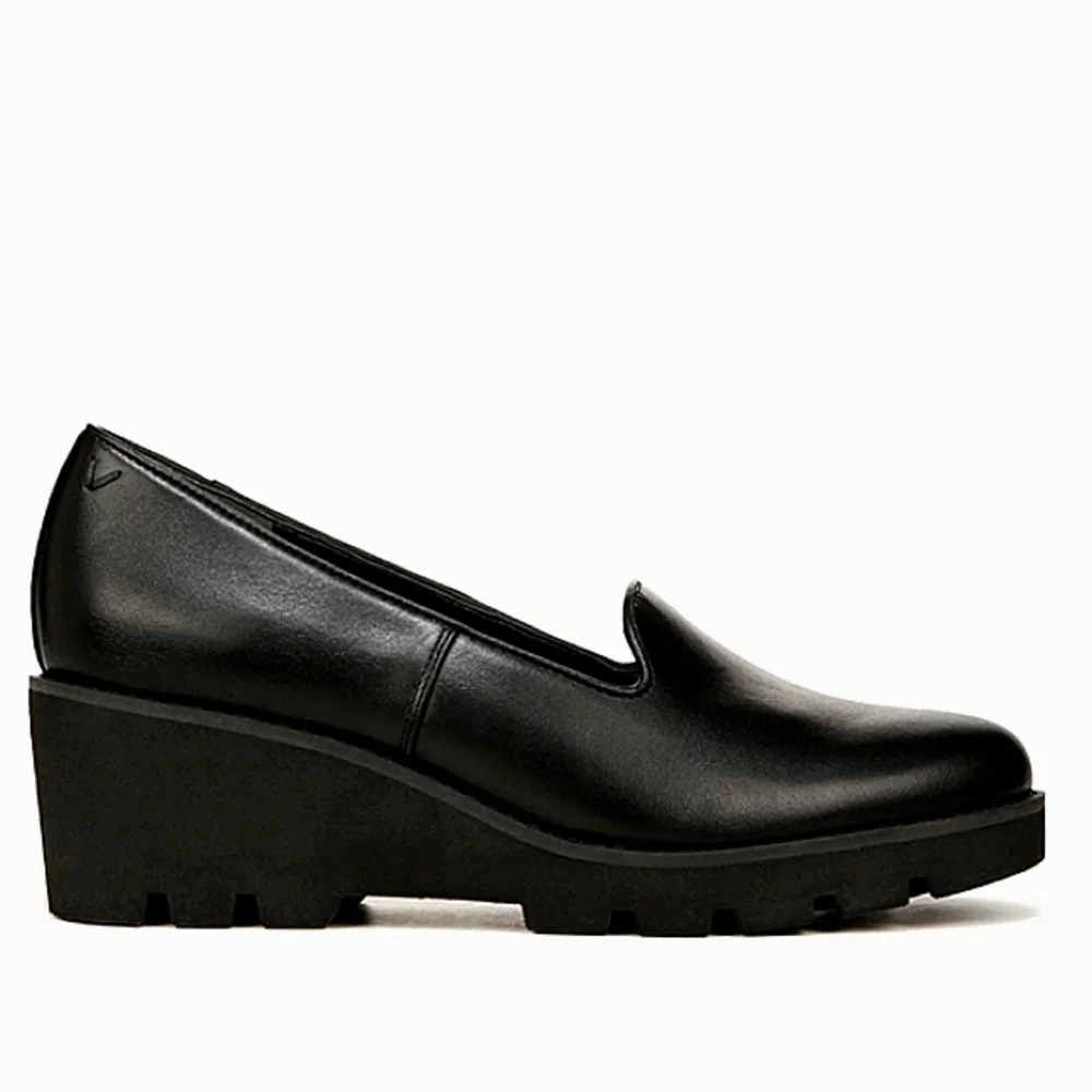 New w/Box Vionic Willa Genuine Leather Lug Sole Water Repellent Slip-On Wedges